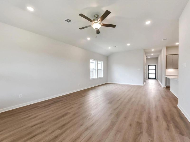 Spacious, unfurnished interior of a new home in Sierra Vista, Rosharon (Image 27). Spacious, unfurnished interior of a new home in Sierra Vista, Rosharon (Image 27).
