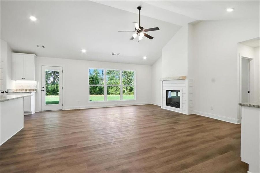 Spacious, unfurnished interior of a new home in , Hartwell (Image 19).