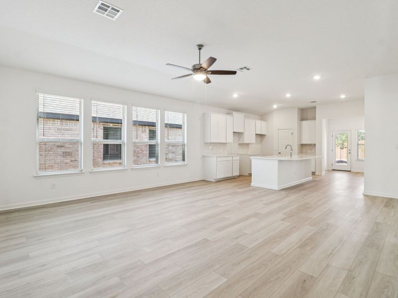 Spacious, unfurnished interior of a new home in Kallison Ranch, San Antonio (Image 18).