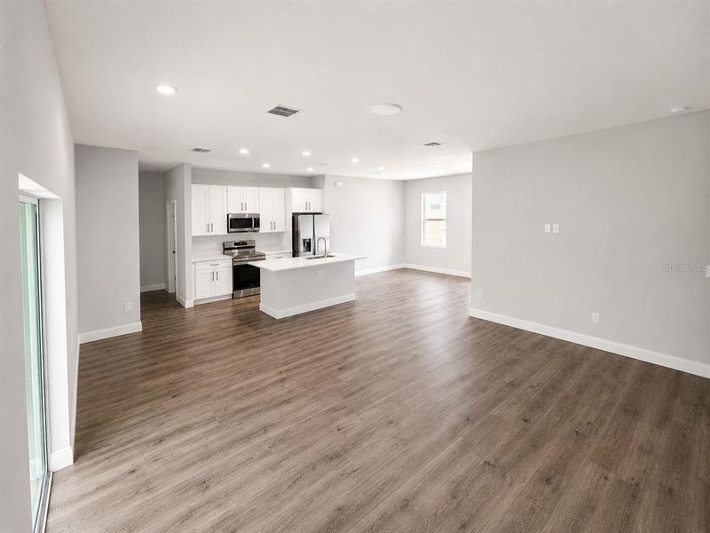 Spacious, unfurnished interior of a new home in , Ocala (Image 13).