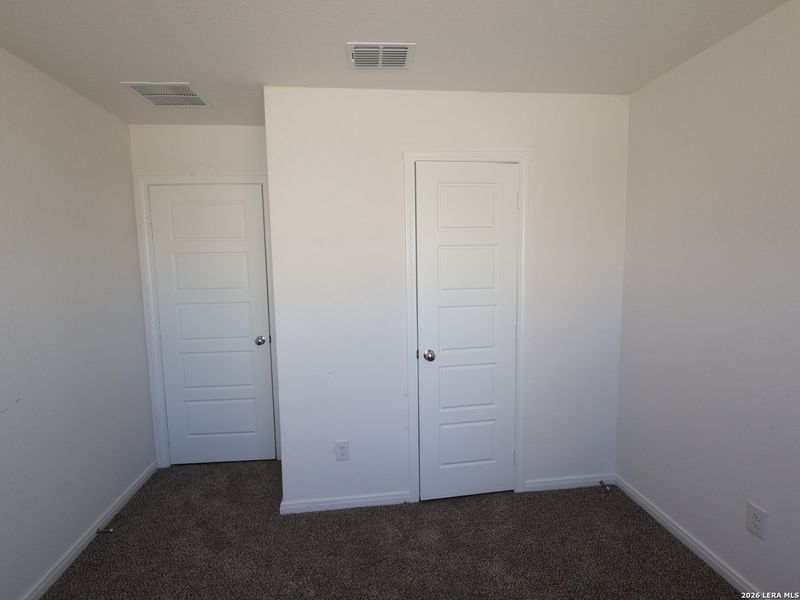 Spacious, unfurnished interior of a new home in Hunters Ranch, San Antonio (Image 28).