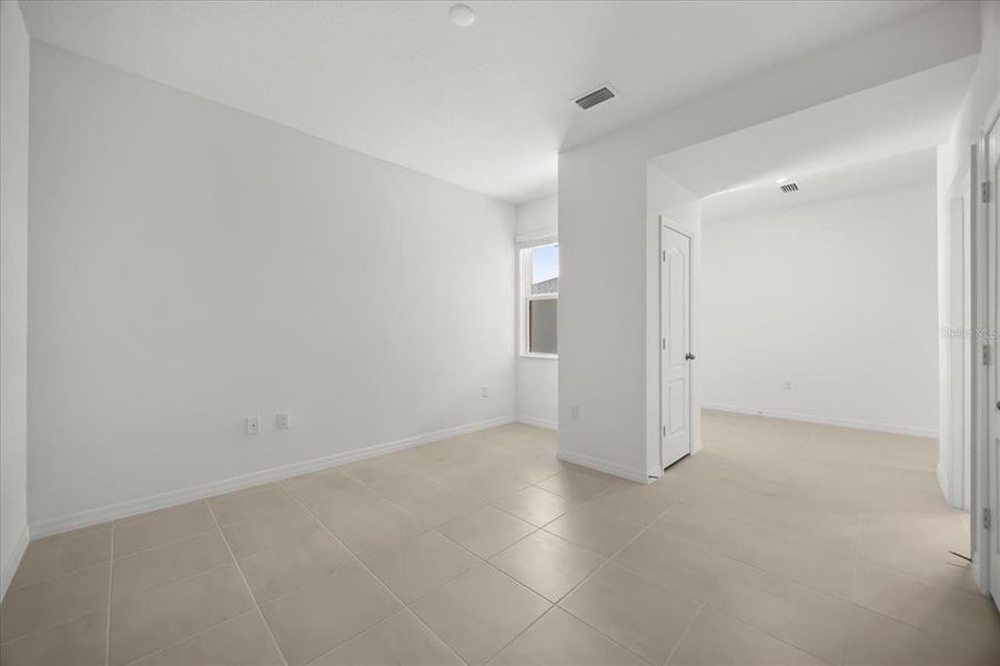 Spacious, unfurnished interior of a new home in Hickory Ranch, Auburndale (Image 18).