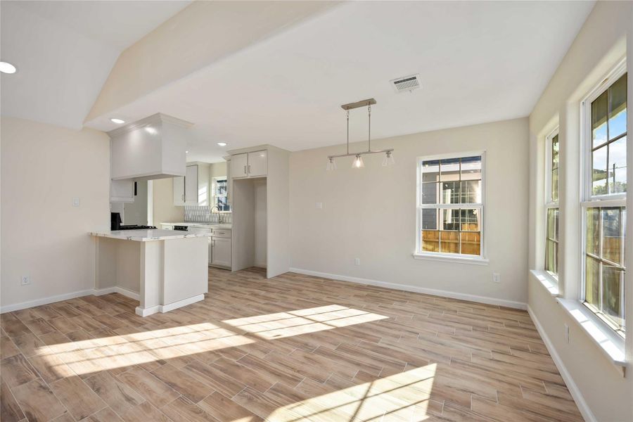 Spacious, unfurnished interior of a new home in , Baytown (Image 24).