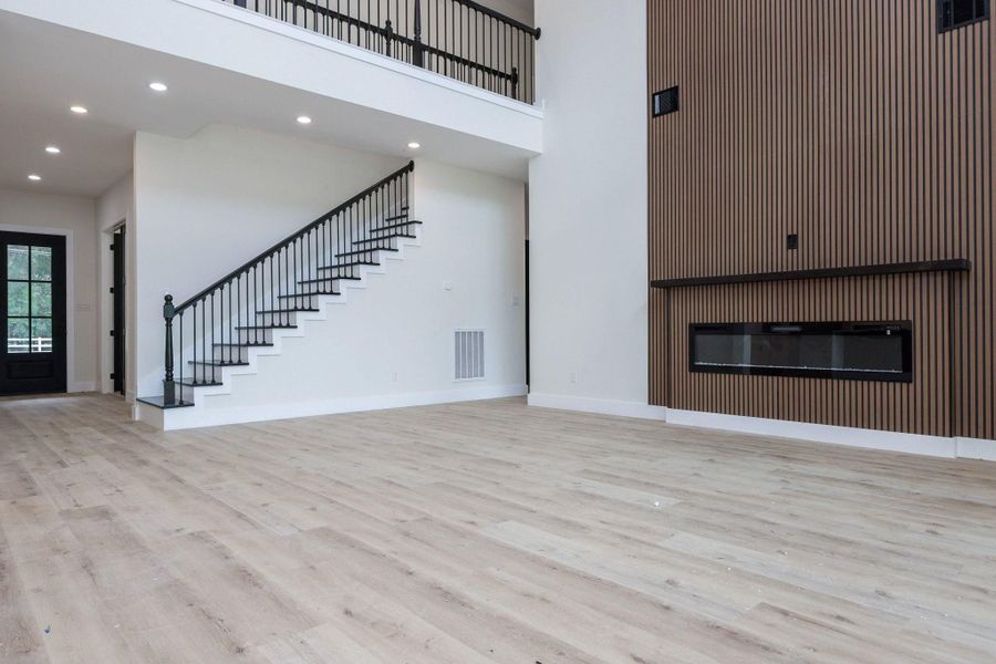 Spacious, unfurnished interior of a new home in , Tomball (Image 15).
