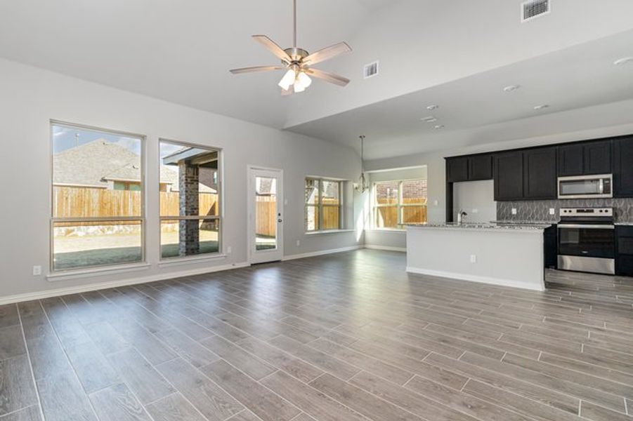 Spacious, unfurnished interior of a new home in Mustang Place II, Heartland (Image 16).