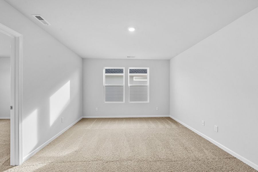 Spacious, unfurnished interior of a new home in Hanes Lake, Winston-Salem (Image 33).
