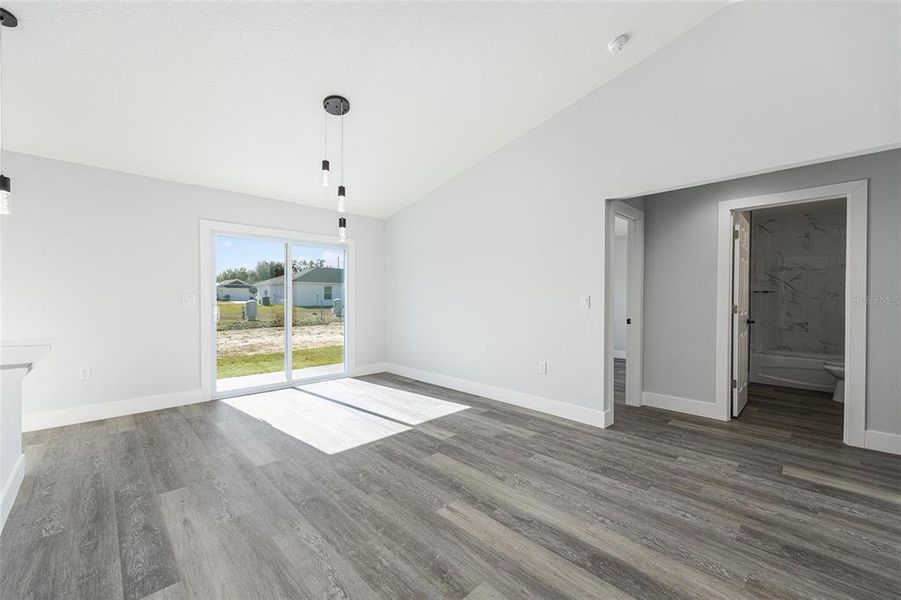 Spacious, unfurnished interior of a new home in , Dunnellon (Image 22).