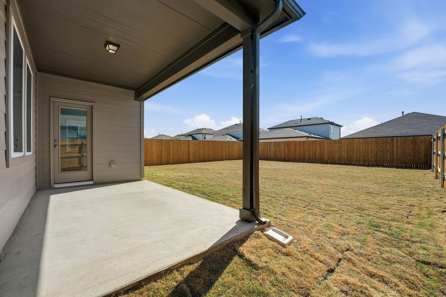 Exterior details and patio area of a home in Longview, Del Valle (Image 14).