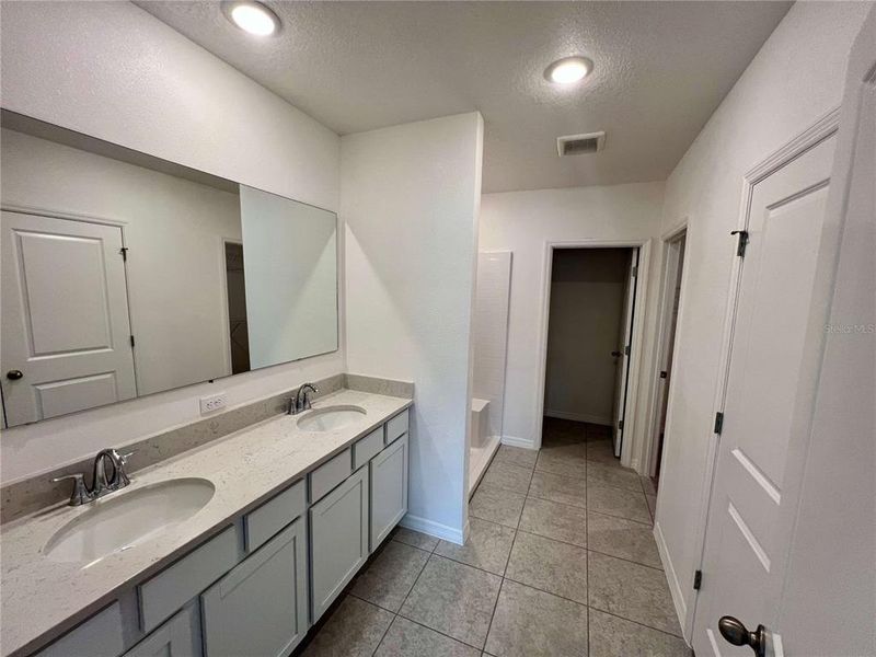 Furnished interior view inside a new home in Villamar, Winter Haven (Image 9).