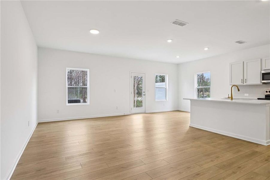 Spacious, unfurnished interior of a new home in Leydenview, Mableton (Image 12).