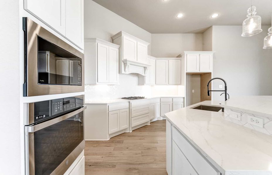 Representative furnished interior of a home built from the 2870 by Ravenna Homes in The Woodlands Hills 65′, Willis (Image 9). Representative furnished interior of a home built from the 2870 by Ravenna Homes in The Woodlands Hills 65′, Willis (Image 9).