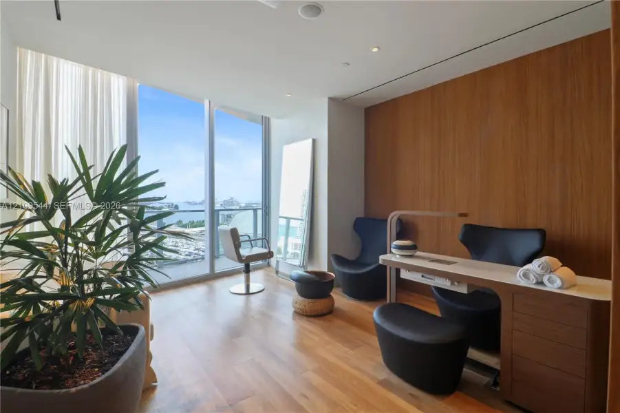 Community amenities in , Miami (Image 77).