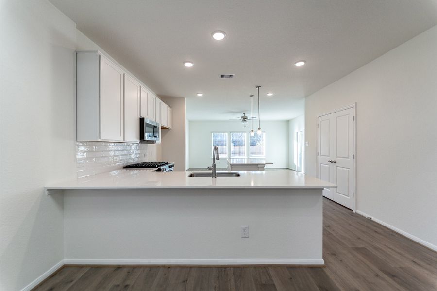 Furnished interior view inside a new home in Cielo, Conroe (Image 4).