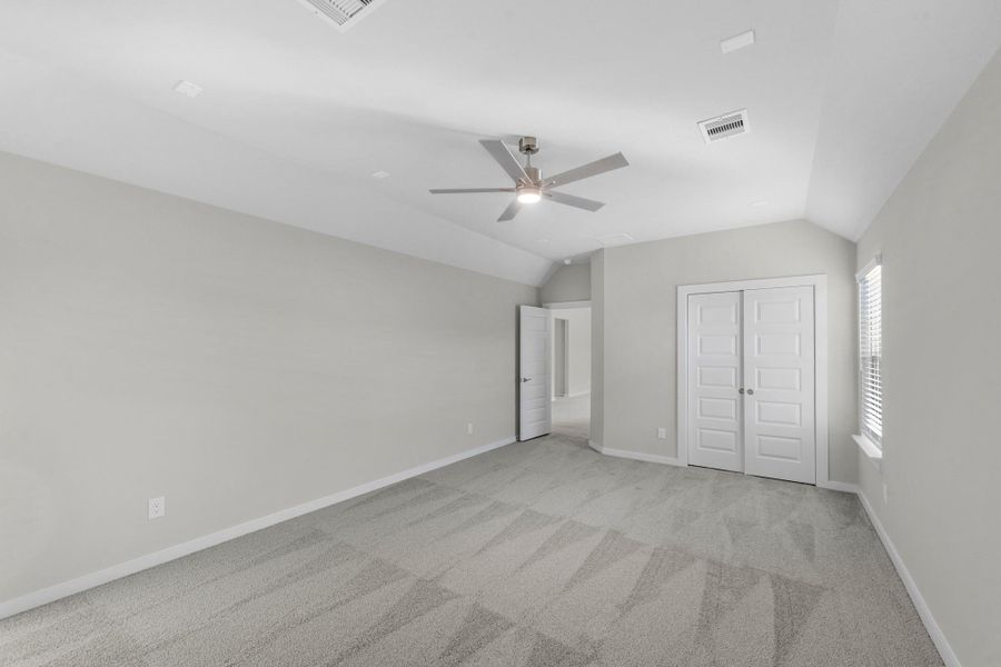 Spacious, unfurnished interior of a new home in Briarwood Crossing, Rosenberg (Image 15).
