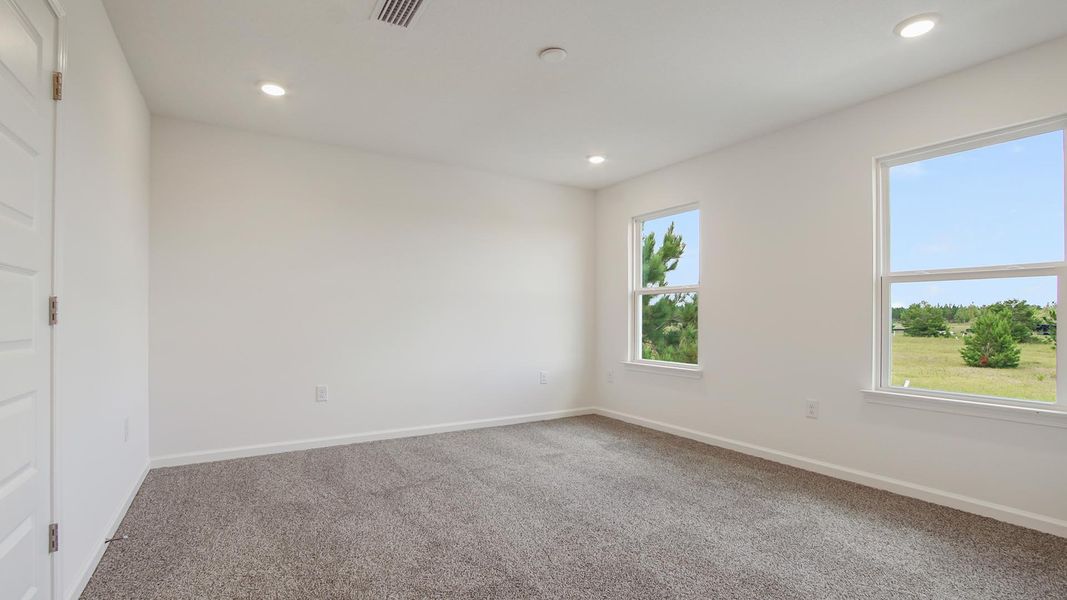 Spacious, unfurnished interior of a new home in Owl's Head East, Freeport (Image 18).
