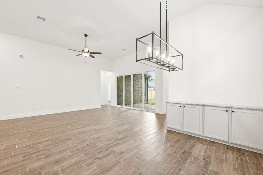 Spacious, unfurnished interior of a new home in Kresston, Montgomery (Image 33).