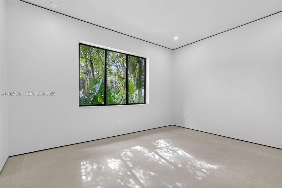 Spacious, unfurnished interior of a new home in , Biscayne Park (Image 22).