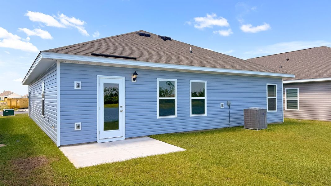 Exterior details and patio area of a home in Liberty, Panama City (Image 3).