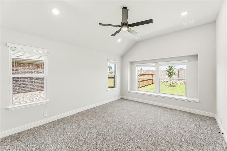 Spacious, unfurnished interior of a new home in Chaparral Park, Oak Point (Image 18).