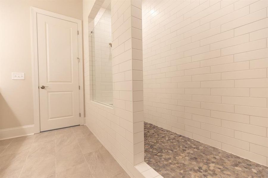 Spacious, unfurnished interior of a new home in Waterhaven, Cumming (Image 41).