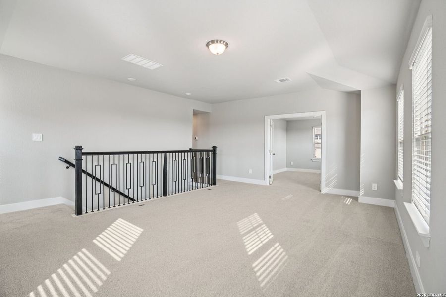 Spacious, unfurnished interior of a new home in Lark Canyon, New Braunfels (Image 31).