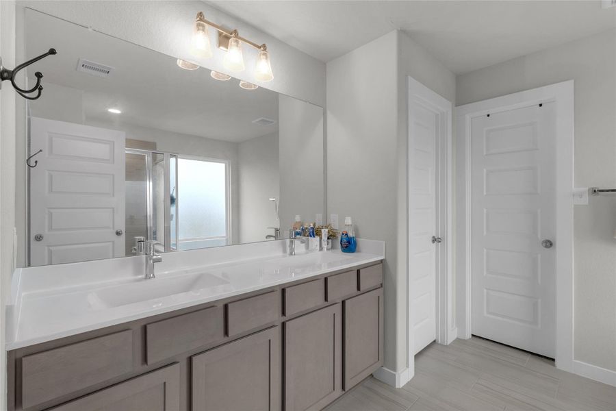 Furnished interior view inside a new home in Fairpark Village, Rosenberg (Image 6).