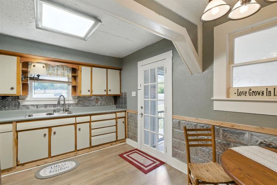 Furnished interior view inside a new home in , Weatherford (Image 9).