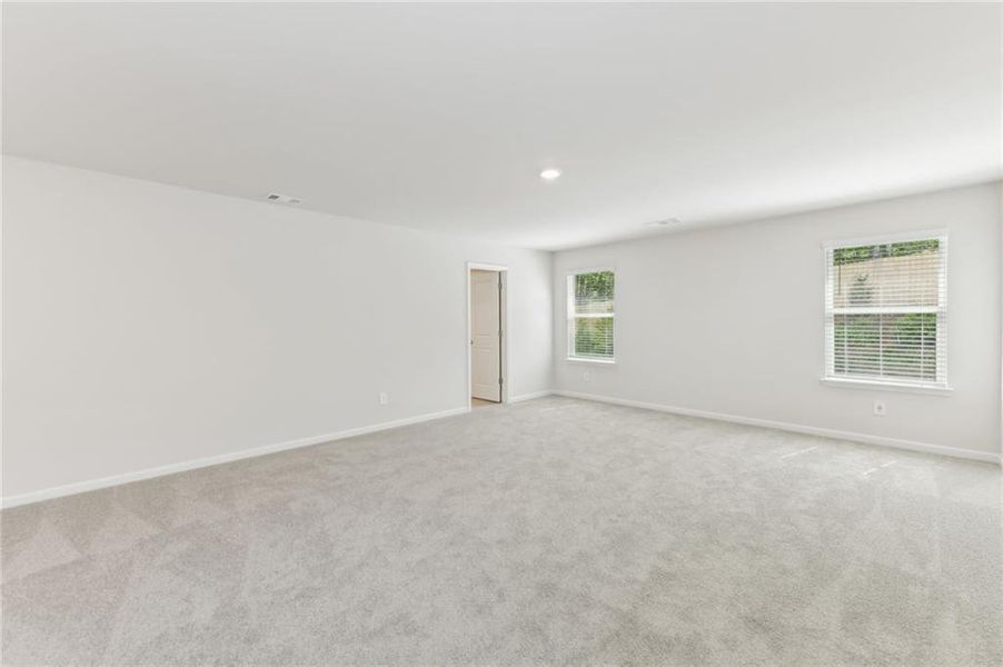 Spacious, unfurnished interior of a new home in Ivey Township, Dallas (Image 43).