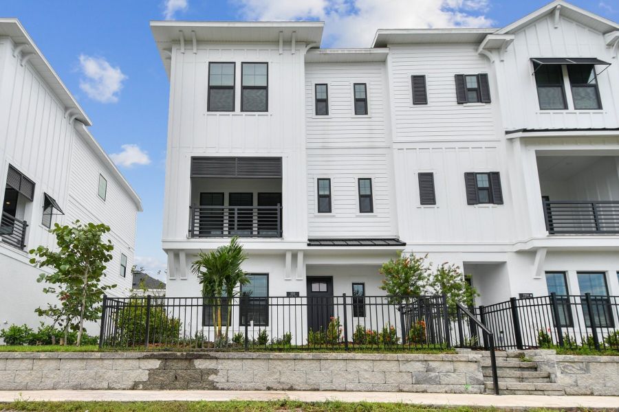 Image 25 of a home in Emerald Landing at Waterside at Lakewood Ranch – City Homes.