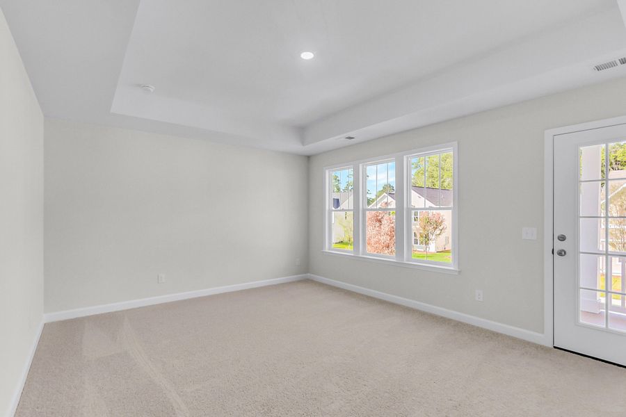 Spacious, unfurnished interior of a new home in Six Oaks, Summerville (Image 17).
