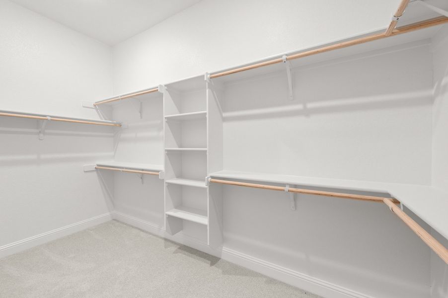 Spacious, unfurnished interior of a new home in Myrtle Creek, Waxahachie (Image 20).