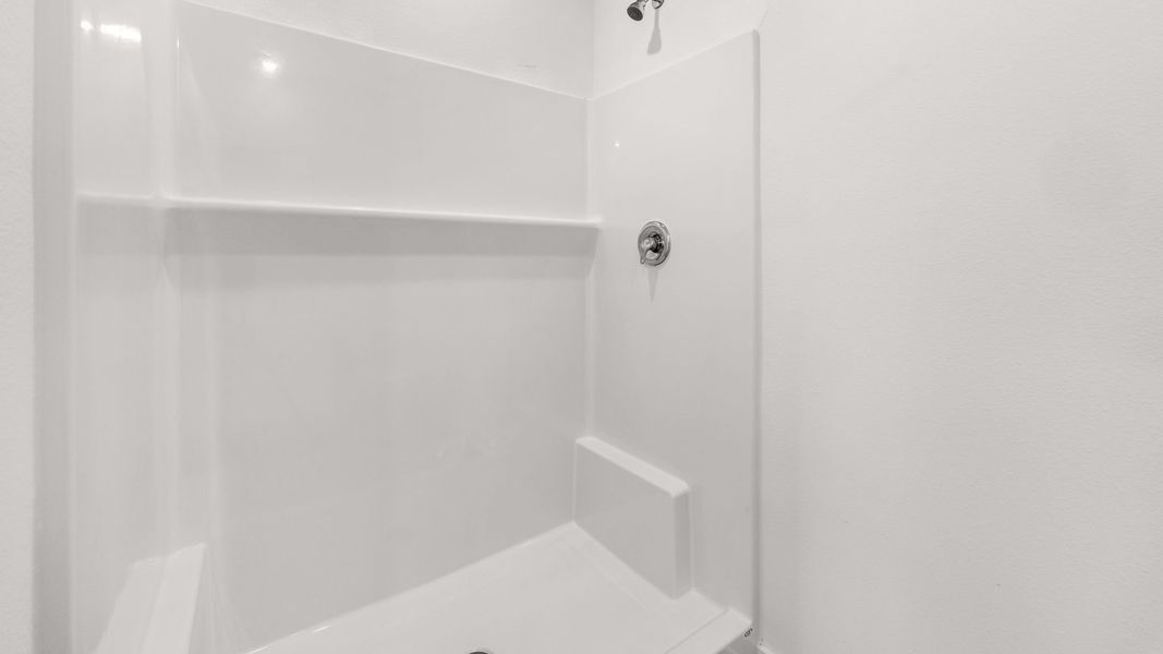 Representative interior finishes for a home built from the Walker by D.R. Horton in Ashton Park Phase III, Freeport (Image 11).