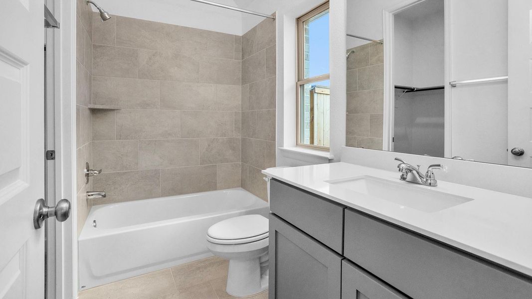 Furnished interior view inside a new home in Kresston 50', Magnolia (Image 11).