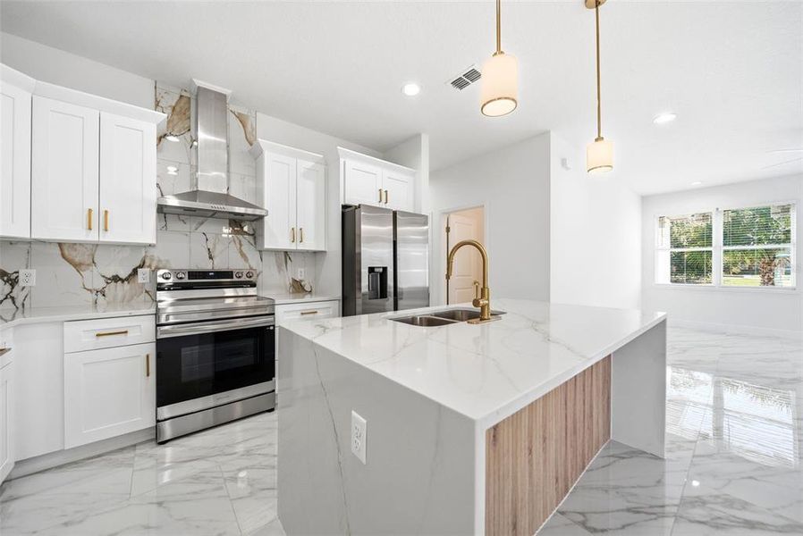 Furnished interior view inside a new home in , Altamonte Springs (Image 10).
