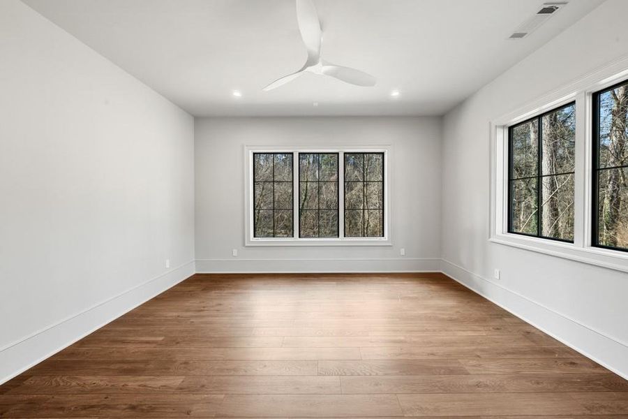 Spacious, unfurnished interior of a new home in Blue Heron Walk, Atlanta (Image 40).