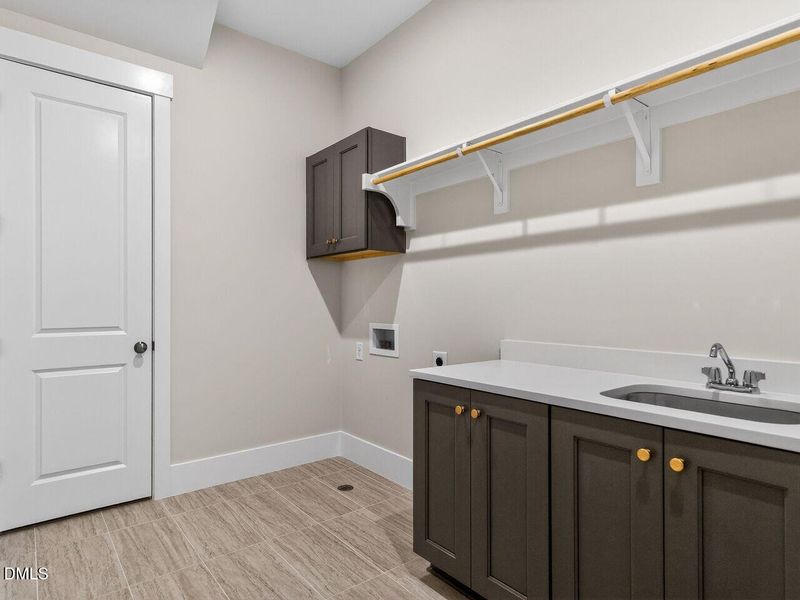 035-1280x960-laundry