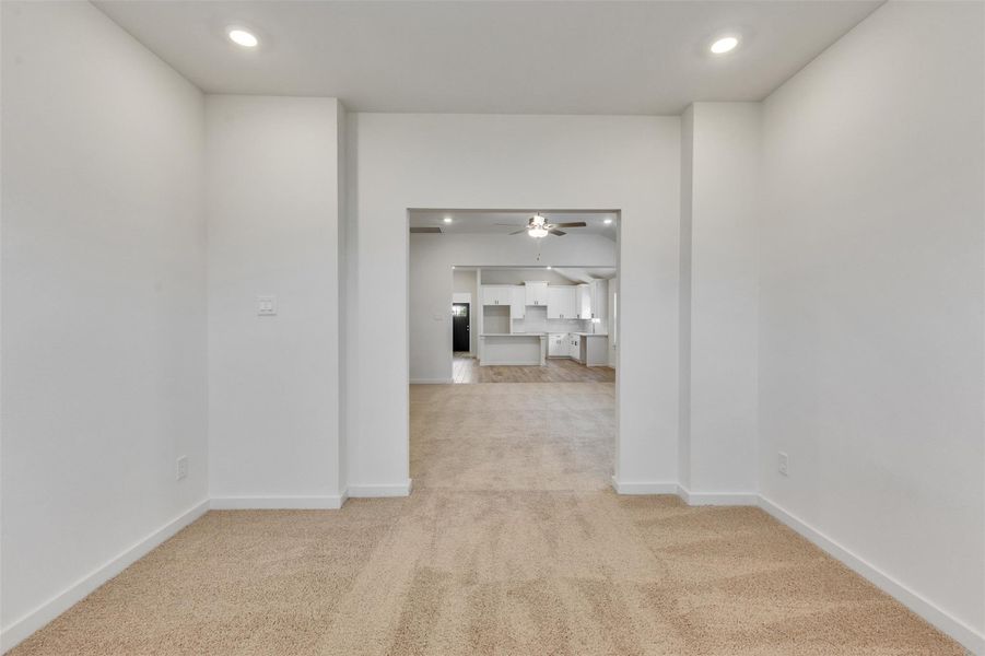 Spacious, unfurnished interior of a new home in , Angleton (Image 30).