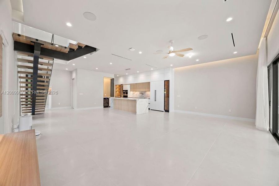 Spacious, unfurnished interior of a new home in , Fort Lauderdale (Image 59).