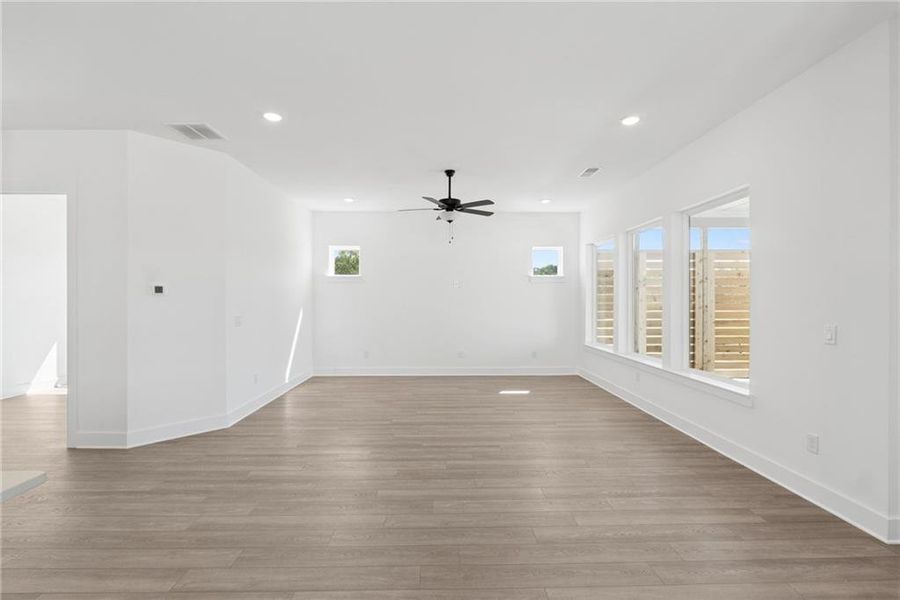 Spacious, unfurnished interior of a new home in , Gainesville (Image 9).