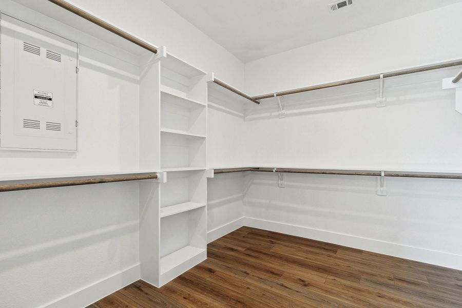 Spacious, unfurnished interior of a new home in Dove Hollow, Waxahachie (Image 25). Spacious, unfurnished interior of a new home in Dove Hollow, Waxahachie (Image 25).