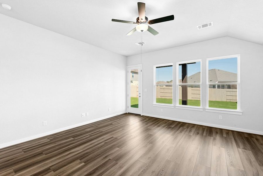 Spacious, unfurnished interior of a new home in The Colony, Bastrop (Image 20).