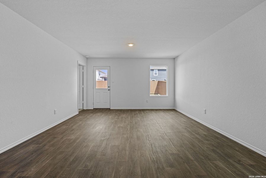 Spacious, unfurnished interior of a new home in Avenida, Converse (Image 19).