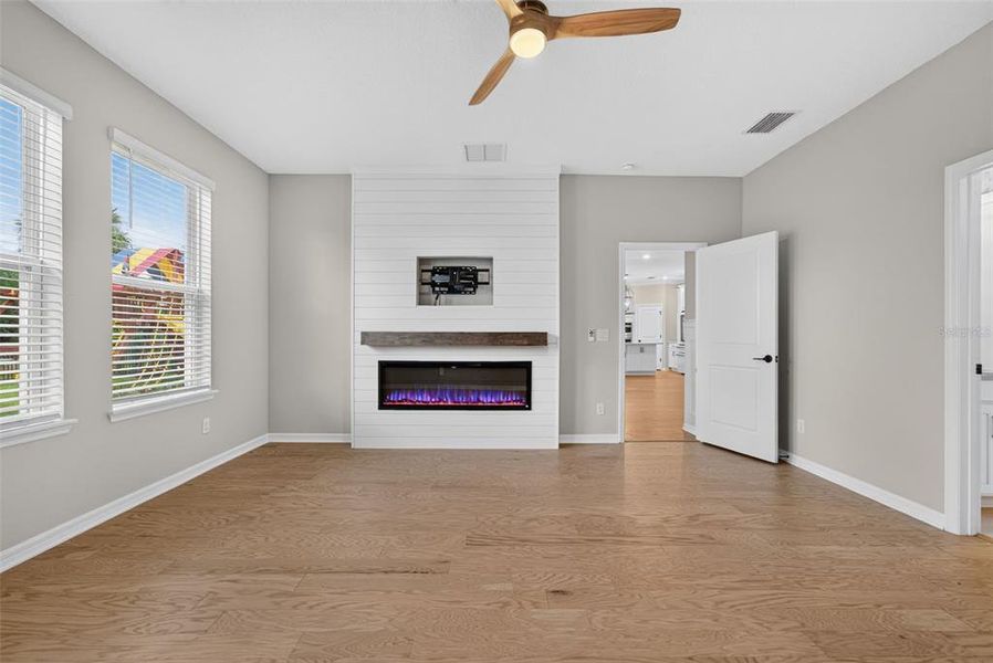 Spacious, unfurnished interior of a new home in , Bradenton (Image 48).
