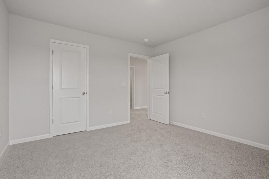 Spacious, unfurnished interior of a new home in , Seneca (Image 29).