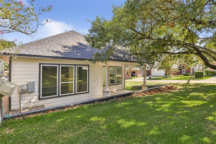 Exterior details and patio area of a home in , Conroe (Image 4).