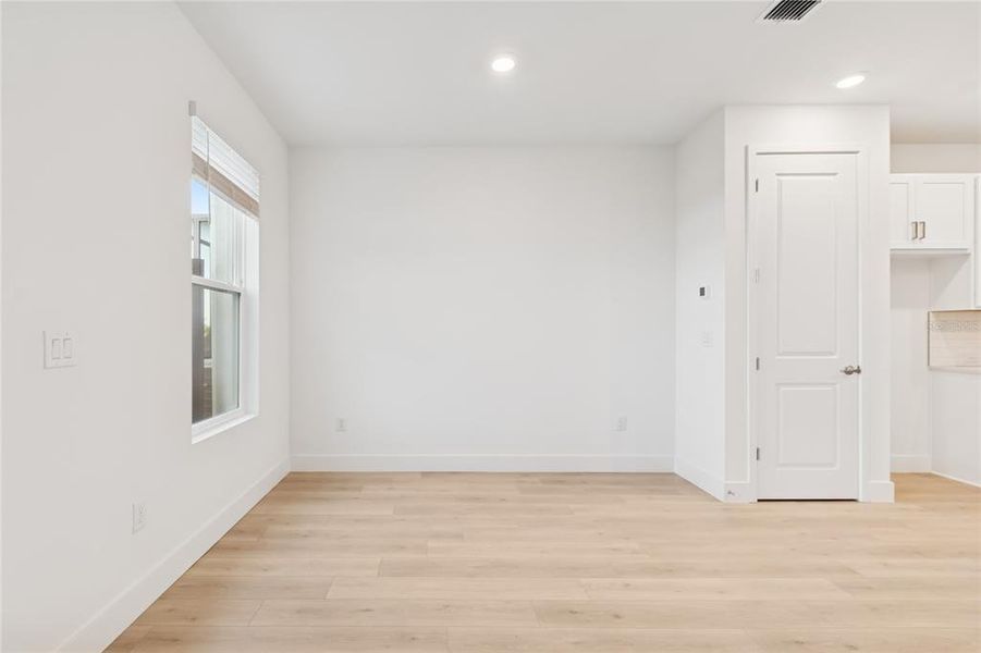 Spacious, unfurnished interior of a new home in North River Ranch – Townhomes, Parrish (Image 26).