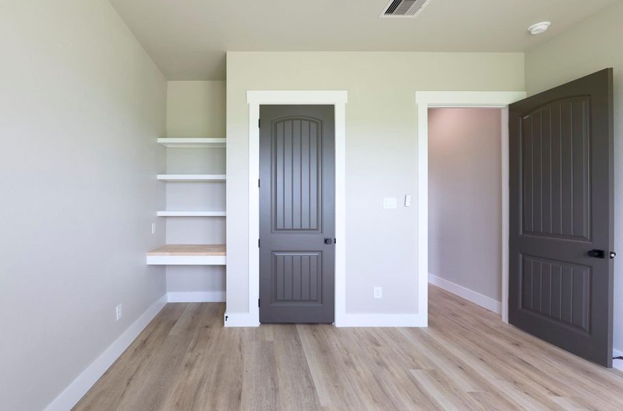 Spacious, unfurnished interior of a new home in , Angleton (Image 27).