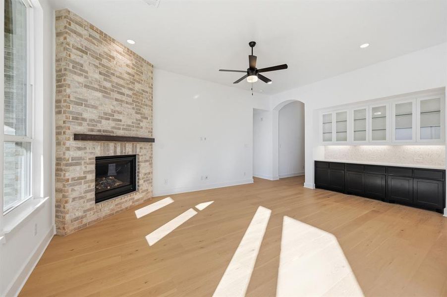 Spacious, unfurnished interior of a new home in Dove Hollow, Waxahachie (Image 18).