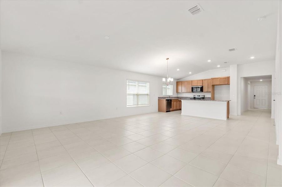 Spacious, unfurnished interior of a new home in Ross Creek, Lakeland (Image 11).