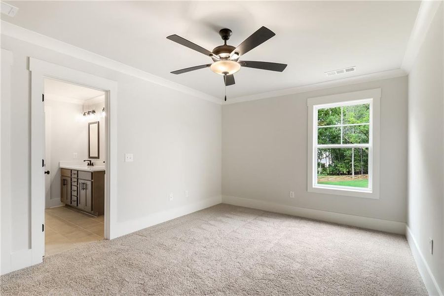 Spacious, unfurnished interior of a new home in Spring Creek, Monroe (Image 29).